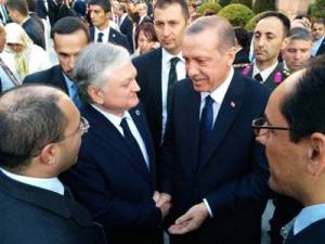 Приглашение президенту Турции Реджепу Тайипу Эрдогану посетить Армению 24 апреля 2015 года было скорее вызовом с точки зрения того, что если Турция на самом деле думает, мол, нужно обсудить события истории, то их президент должен приехать и увидеть, как армяне реагируют на все. 